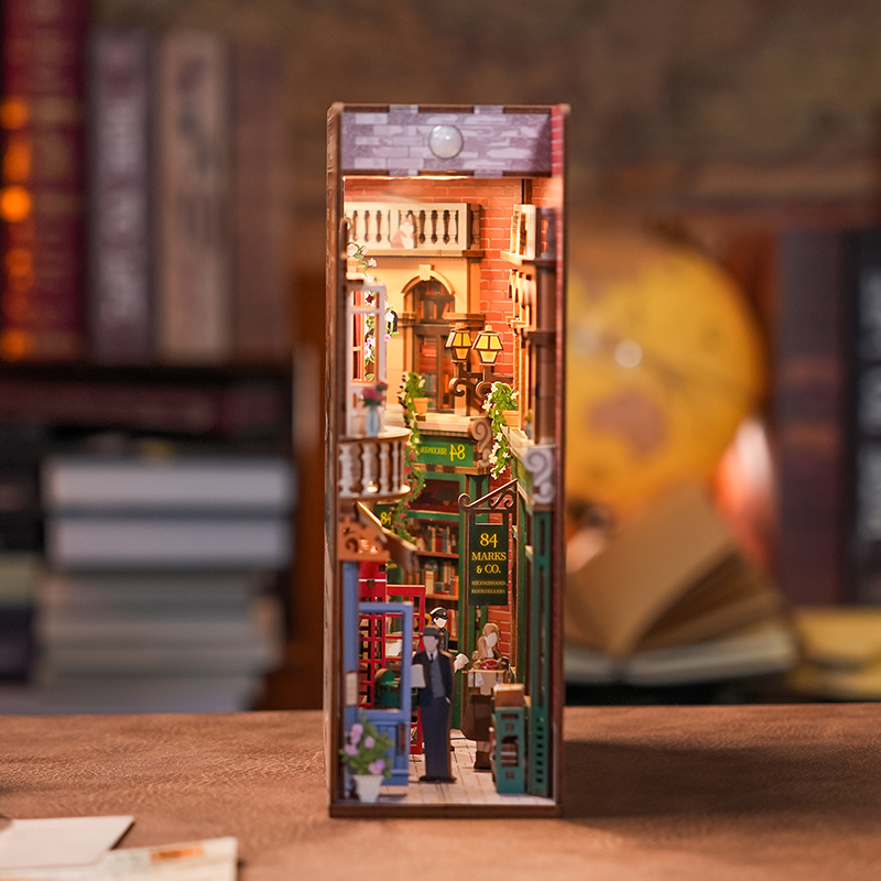 Booknook - 84 Charing Cross Road – Image 7